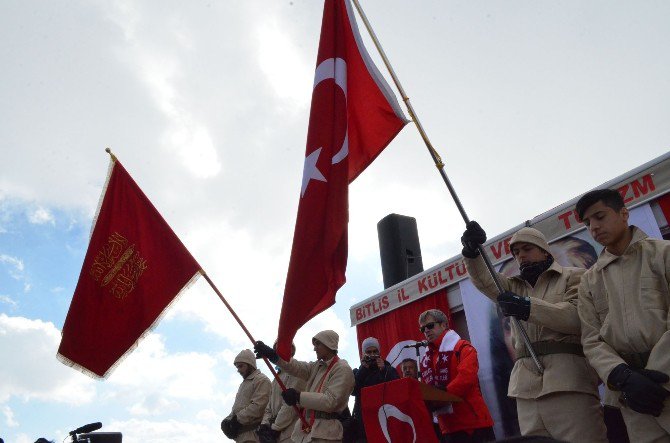 Bitlis’te Sarıkamış Şehitleri Anısına Yürüyüş Ve Bayraklı Gösteri Düzenlendi