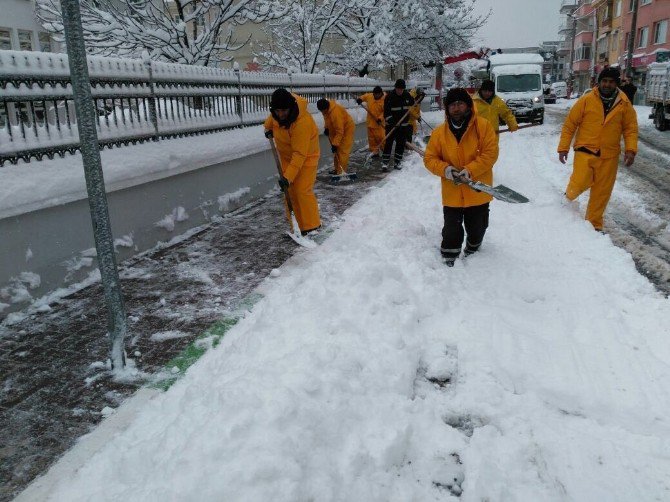 Bursa’da Karla Kesintisiz Mücadele Devam Ediyor