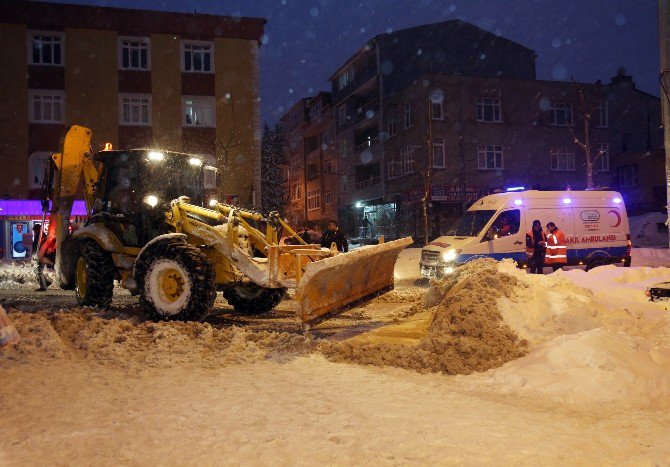 Miraç Bebek İçin Karda Zamanla Yarış