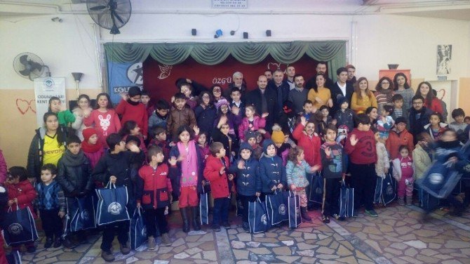 Eskişehir Hacı Bektaş Veli Kültür Sosyal Ve Yardımlaşma Derneği’nden Oyuncak Kampanyası