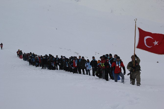 Hakkari’de Sarıkamış Şehitlerini Anma Yürüyüşü Düzenlendi