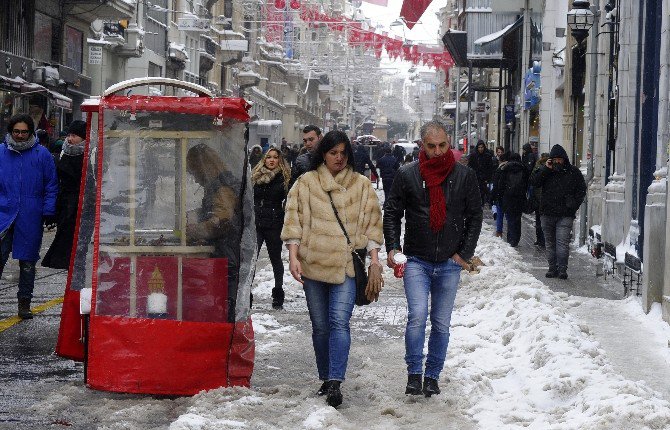 Taksim’de Kartpostallık Görüntüler