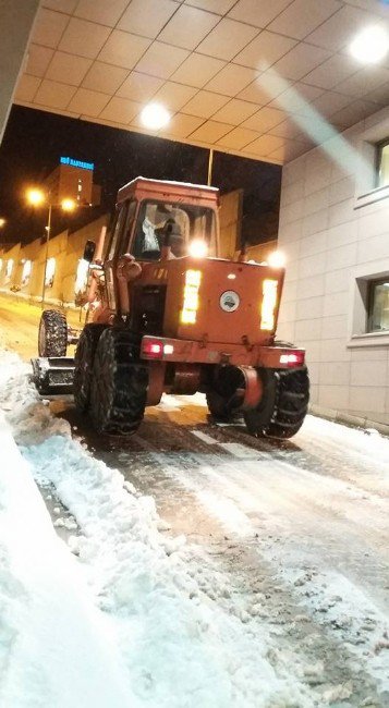 Kozlu Belediyesi Karla Mücadele Çalışmalarını Sürdürüyor