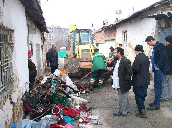 Mersedes Kadir’in Evinde Yangın Çıktı