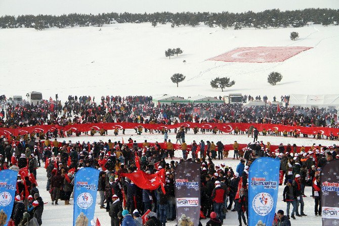 Sarıkamış Şehitleri, “Türkiye Şehitleri İle Yürüyor” Sloganıyla Düzenlenen Yürüyüşle Anıldı