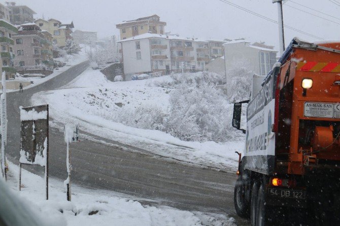 Serdivan Belediyesi Kar Mücadelesini Sürdürüyor