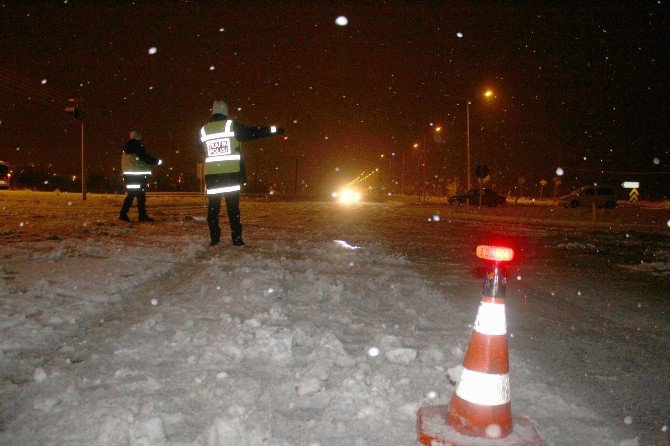 Sivas-kayseri Karayolu Trafiğe Kapandı