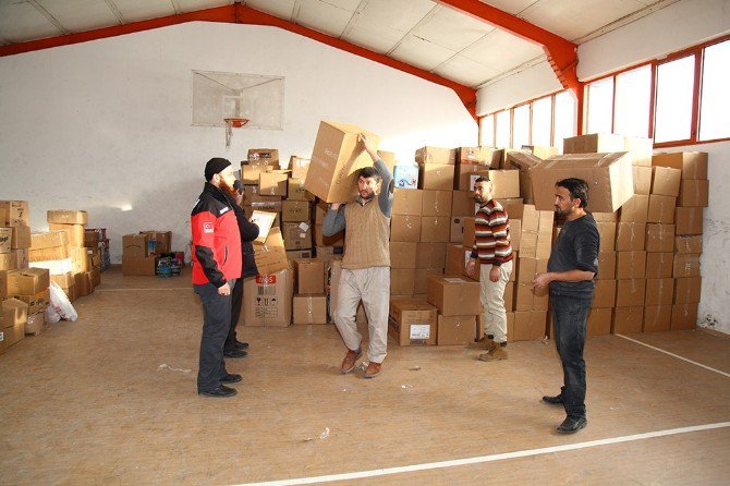 Yardım İçin Toplanan Tır’lar Yola Çıktı