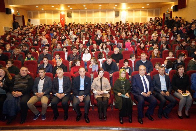 Adıyamanlı Tiyatro Severlerden ‘Midas’ın Kulakları’na Yoğun İlgi