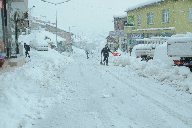 Çelikhan’da 17 Köy Yolu Ulaşıma Kapandı