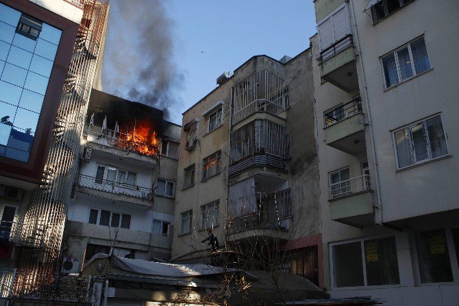 Antalya’da Korkutan Ev Yangını