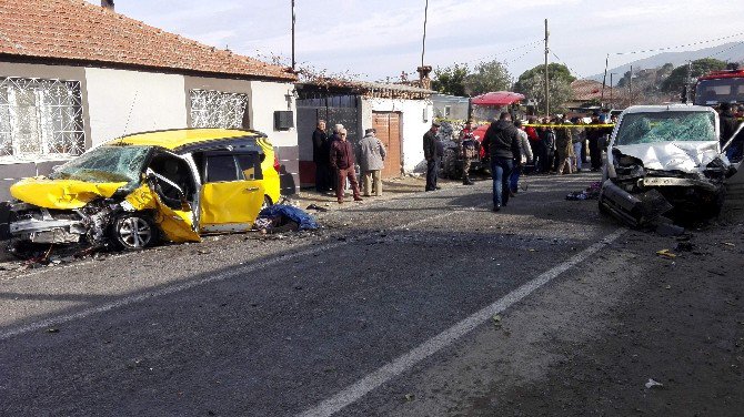 Koçarlı-söke Yolunda Feci Kaza; 2 Ölü 4 Yaralı