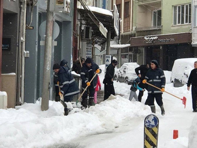 Biga Belediyesi Karla Mücadele Çalışmalarını Sürdürüyor