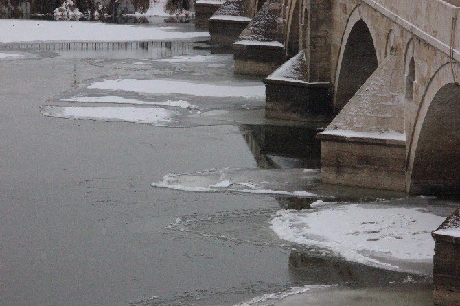 Tunca Nehri Akmıyor, Meriç Kısmen Buz Tuttu