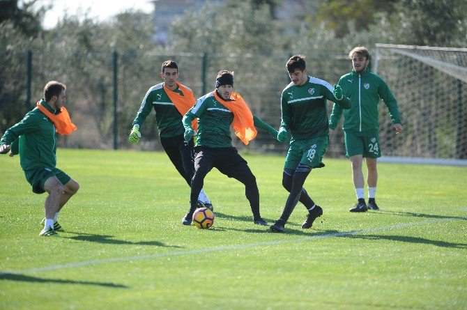 Bursaspor’da Batalla Kanlar İçinde Antrenmanı Yarıda Bıraktı