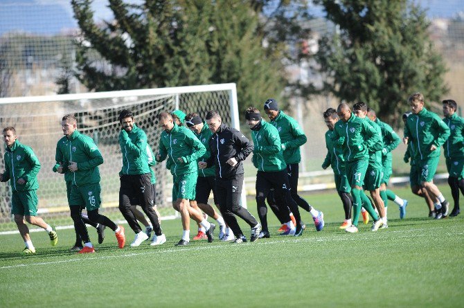 Bursaspor’da Batalla Kanlar İçinde Antrenmanı Yarıda Bıraktı