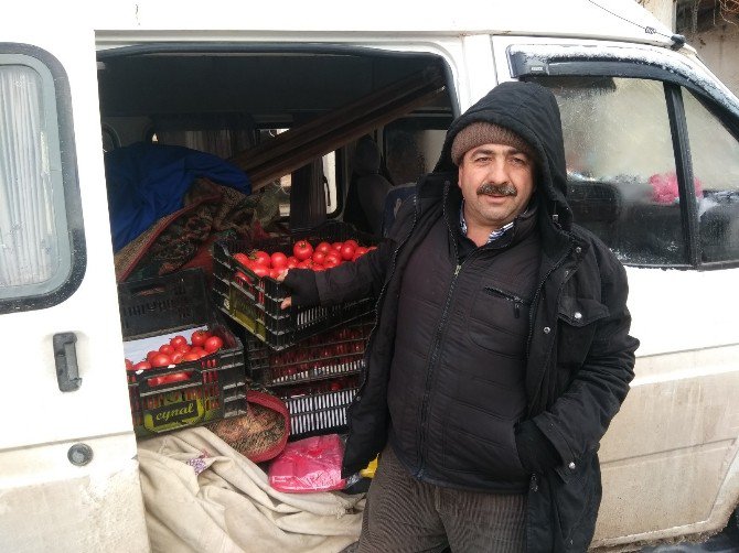 Hisarcık’ta Pazarcı Esnafı Soğuktan Tezgah Açamadı