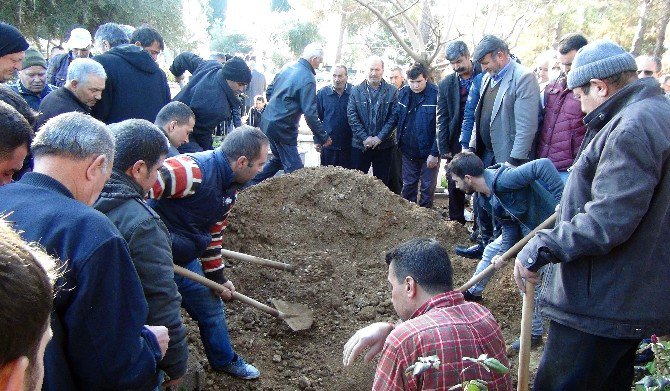 Kartal Adliyesi’nde İntihar Eden Polis Memuru Toprağa Verildi