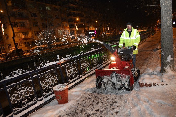 Kastamonu Belediyesi, Karla Mücadelesine Devam Ediyor