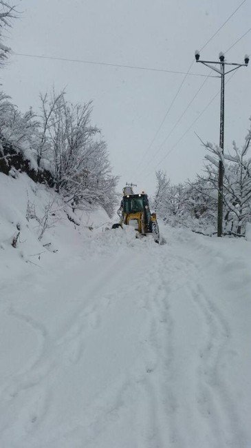 Akçakoca’da Köy Yolları Açılıyor