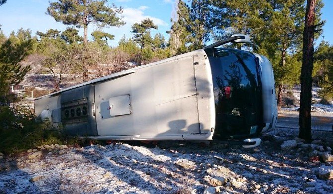 Mersin’de Yolcu Otobüsü Devrildi: 9 Yaralı