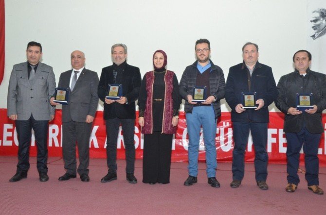 Bilecik’te Okullara Katkı Sağlayan İş Adamlarına Plaket Takdimi