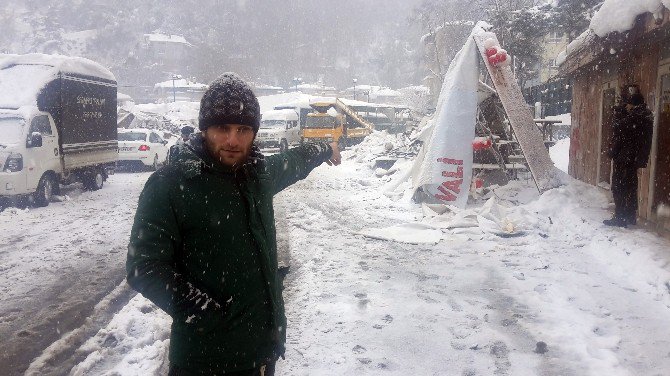 Sarıyer’de Pazar Alanının Çatısı Çöktü