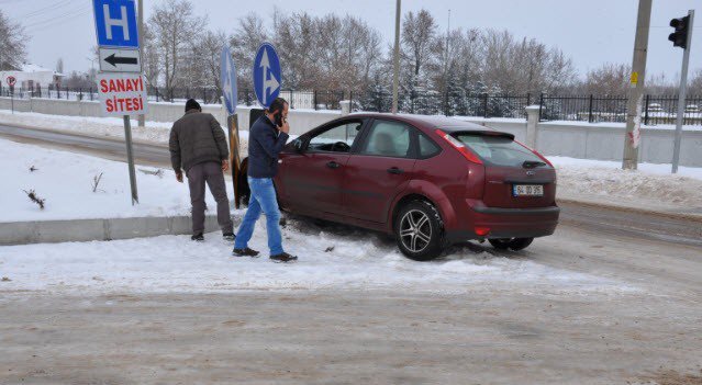 Simav’da Maddi Hasarlı Trafik Kazası