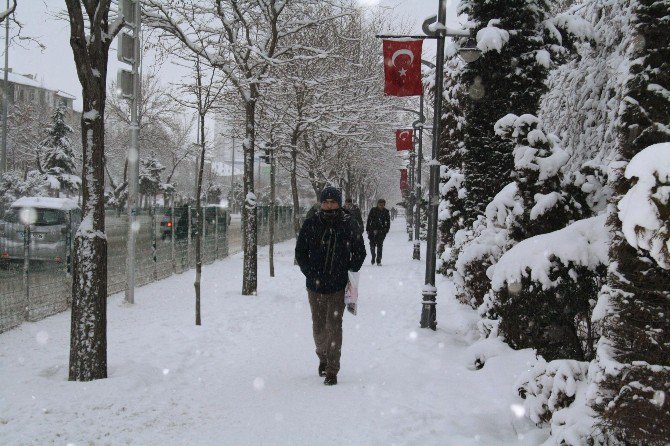 Yozgat Ve Sivas’ta Kara Kış Hayatı Olumsuz Etkiliyor