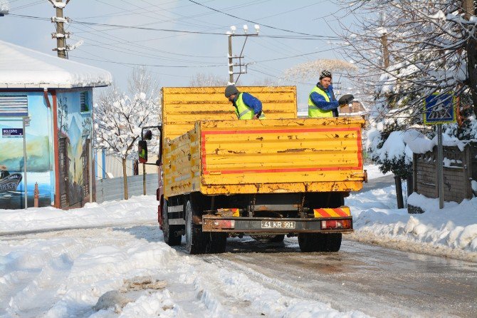 Kar Yağışıyla Kartepe Beyaza Büründü