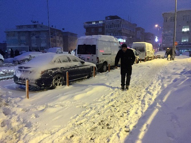 Buzlanma Nedeniyle Sürücüler Zor Anlar Yaşadı