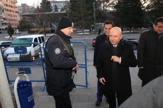 Başkan Çolakbayrakdar Sabah Çayını Polislerle Birlikte İçti