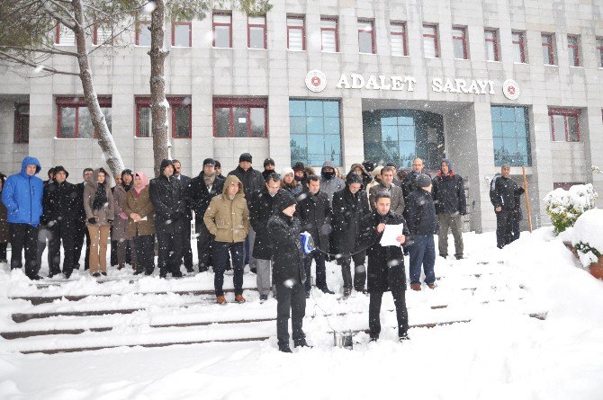 Balıkesir Adliyesi Çalışanlarından Teröre Tepki