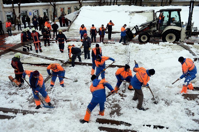 Ataköy’de Tentenin Altında Kalan 1 Kişi Hayatını Kaybetti