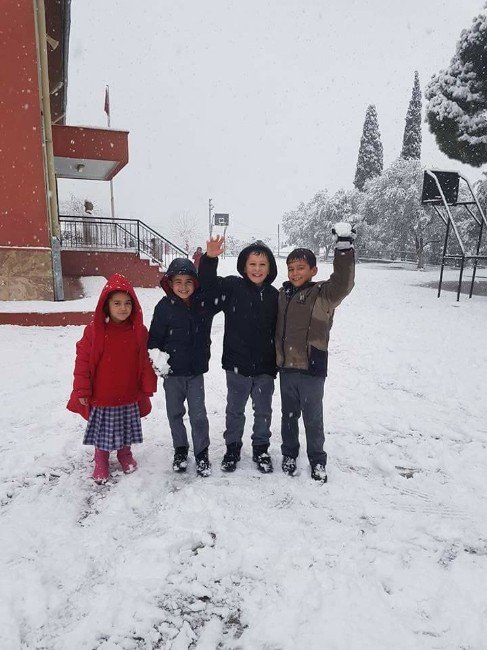 Aydın’da Kar Yağışına En Çok Çocuklar Sevindi