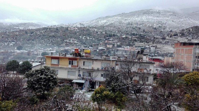 Bozdoğan’da Kar 20 Köyle Ulaşımı Kopardı