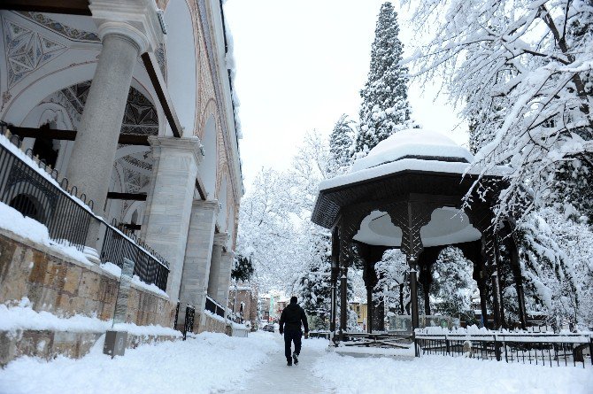 Kar Yağışı Bursa’da Görsel Şölen Oluşturdu