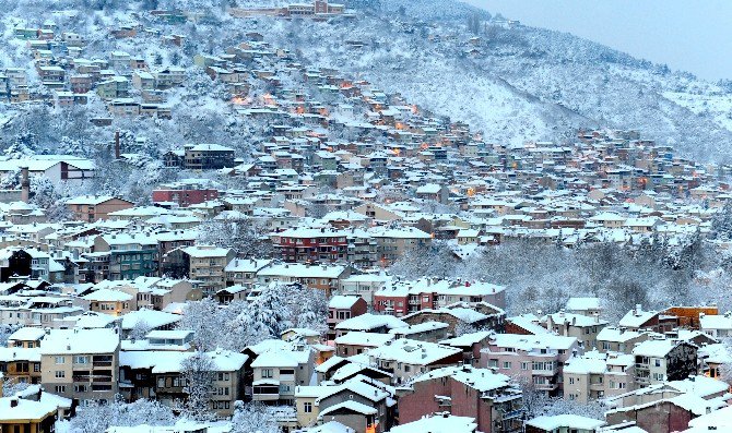 Kar Yağışı Bursa’da Görsel Şölen Oluşturdu