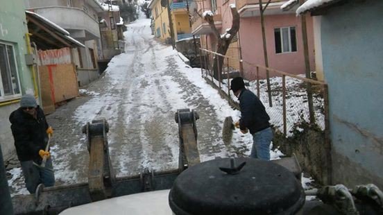 Vezirhan Beldesi’nde Karla Mücadele Çalışmaları