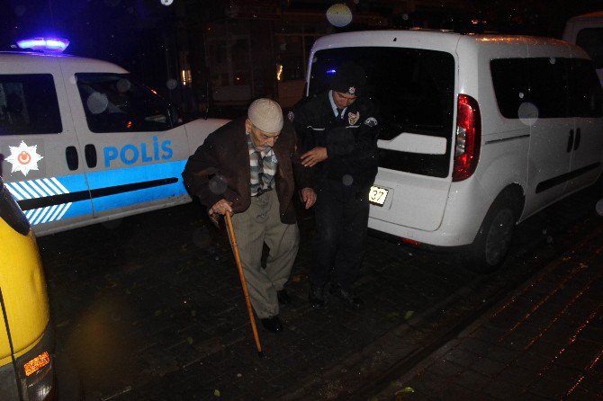 Polis Bu Defa Karakola Değil, Camiye Götürdü