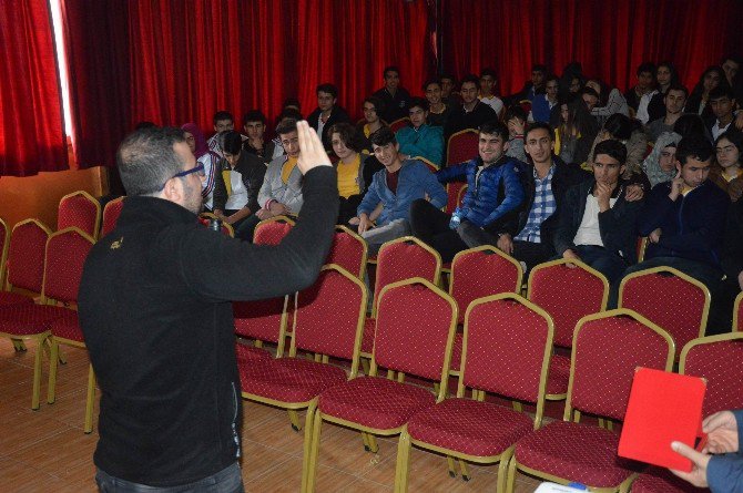 İha Muhabiri Yorat’tan Liseli Öğrencilere Gazetecilik Semineri