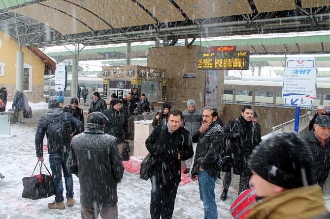 Donan Makas Hızlı Tren Seferini Aksattı