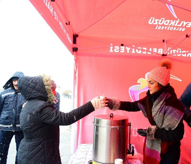Sıcak Sahlep Ve Çay, Beylikdüzü’nün İçini Isıttı