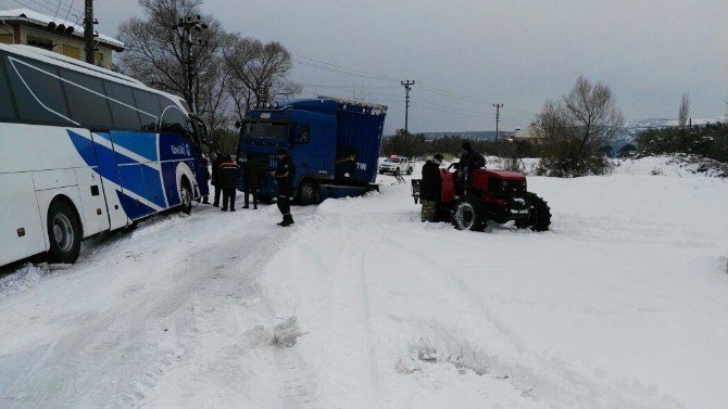 Erdek-düzler Yolu Kayan Tır Sebebiyle Kapandı