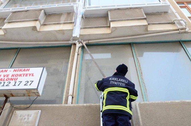 Kırklareli’nde Buz Sarkıtları Temizleniyor