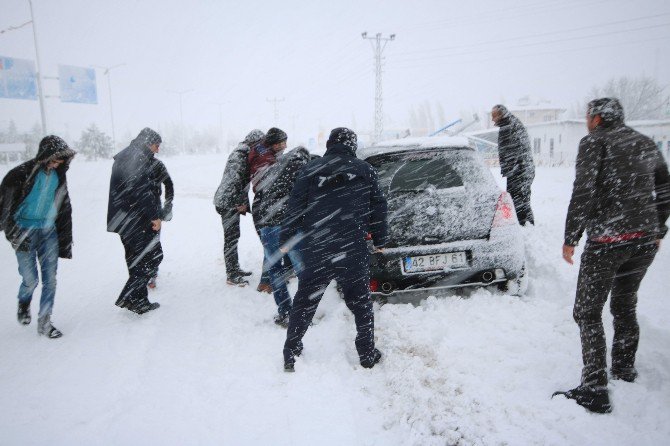 Konya-ısparta Karayolu Yoğun Kar Yağışı Ve Tipi Nedeniyle Ulaşıma Kapatıldı