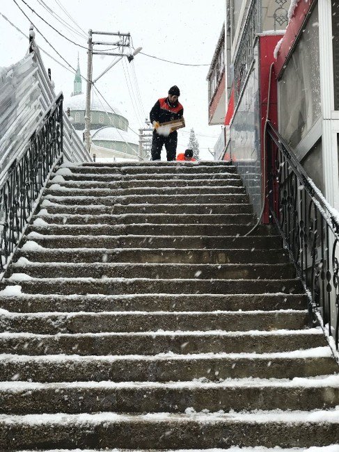 Körfez’de Yoğun Kar Mesaisi