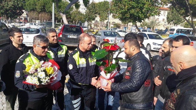 Motosikletçilerden Trafik Polislerine Anlamlı Ziyaret