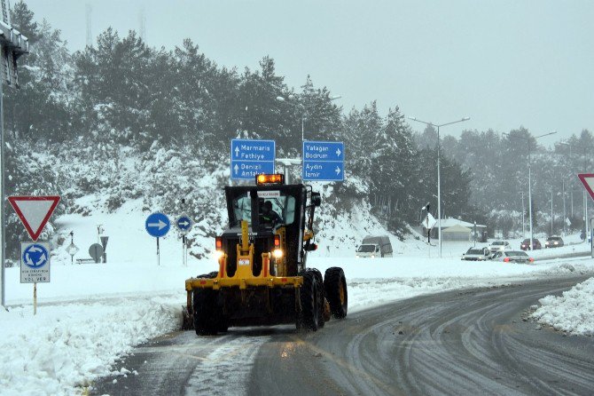 Büyükşehir’in Kar İle Mücadelesi