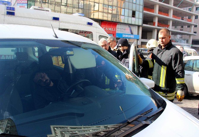 Otomobilde Uyuyan Şahıs Polis Ekiplerini Harekete Geçirdi